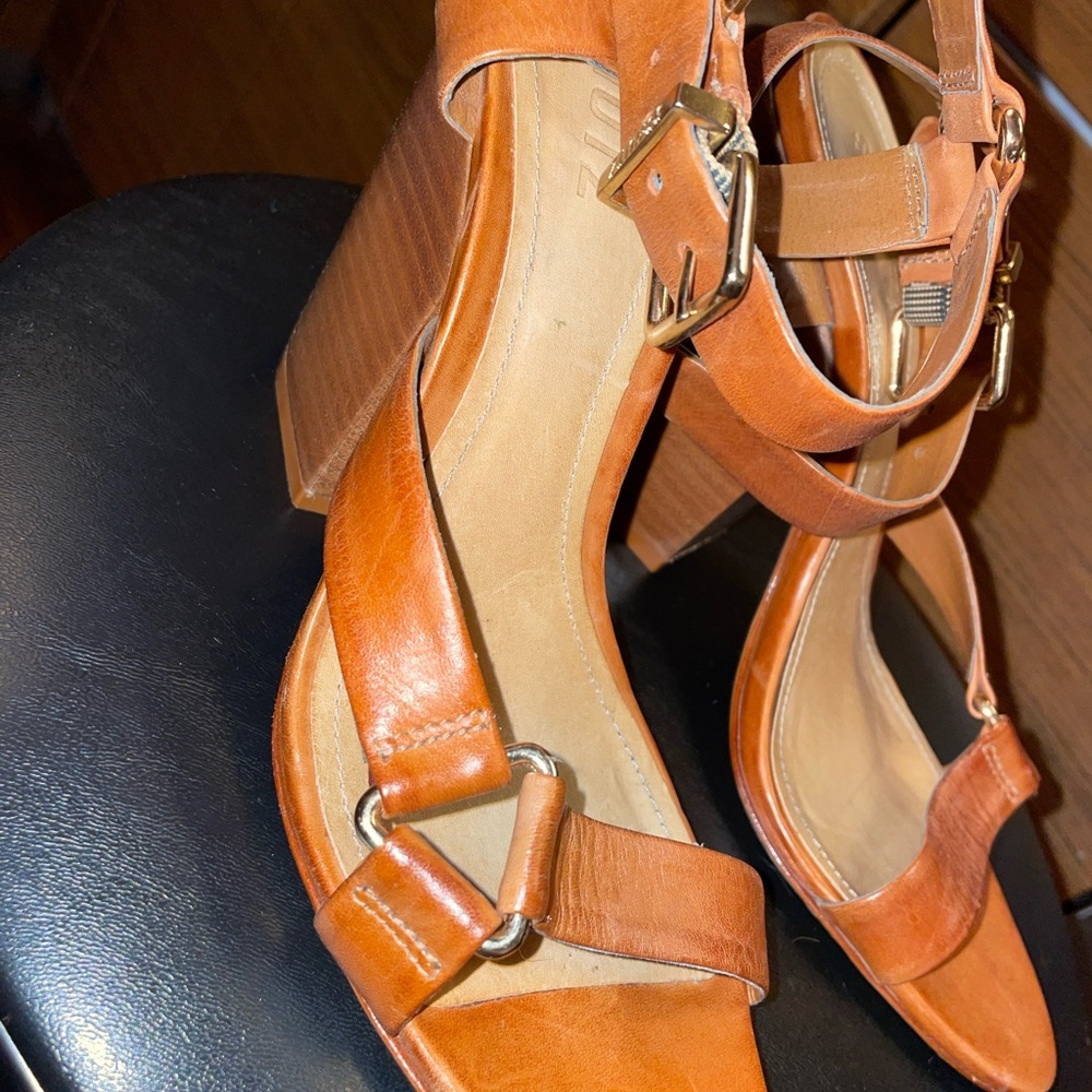 SCHUTZ CHUNKY HEELED SHOE